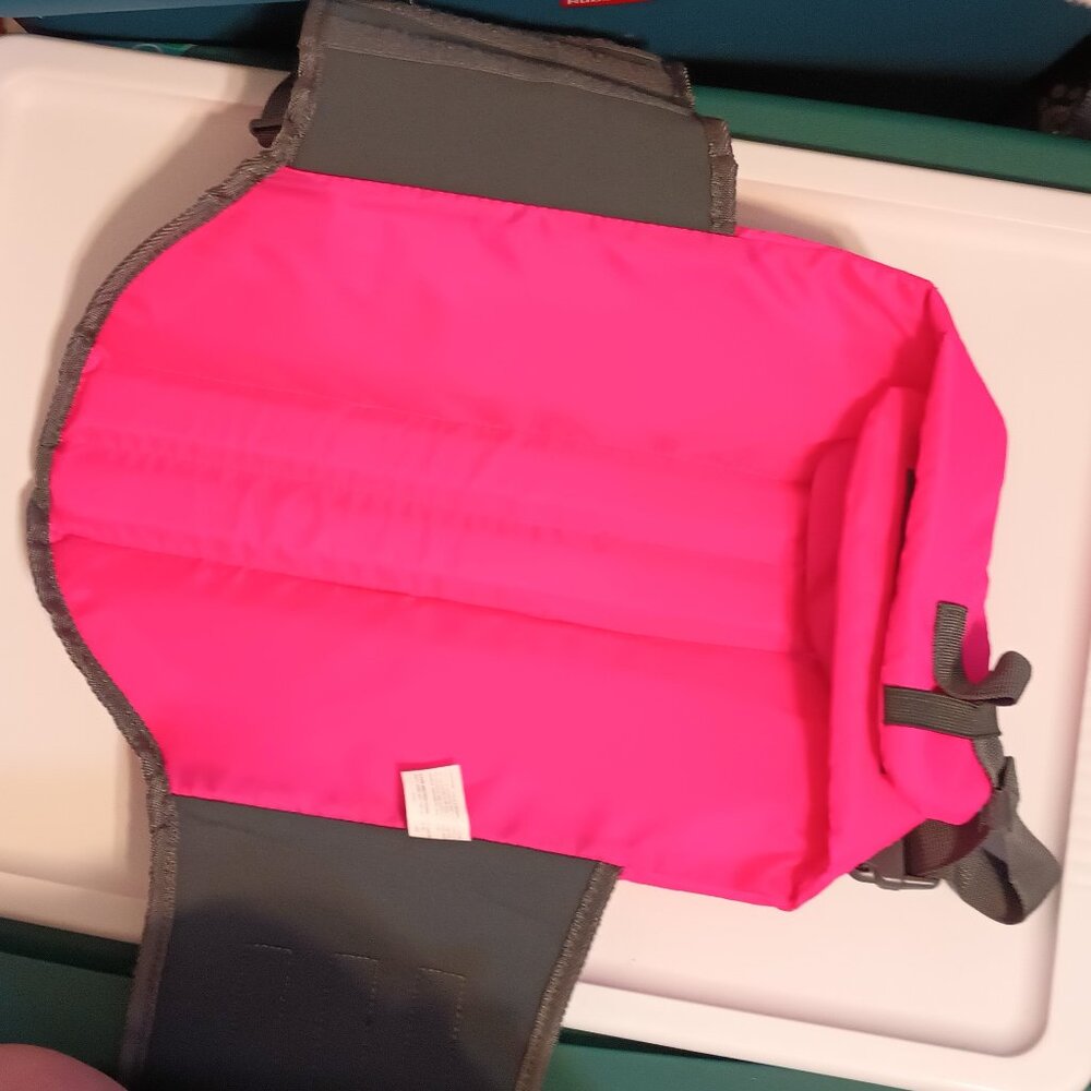Outward Hound Granby Splash Dog Life Vest for Swimming, Boating & Water Safety - Picture 8 of 16
